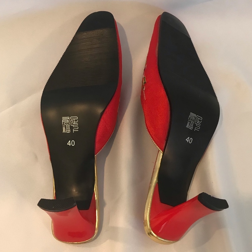 Asian inspired red satin shoes - Picture 4 of 4